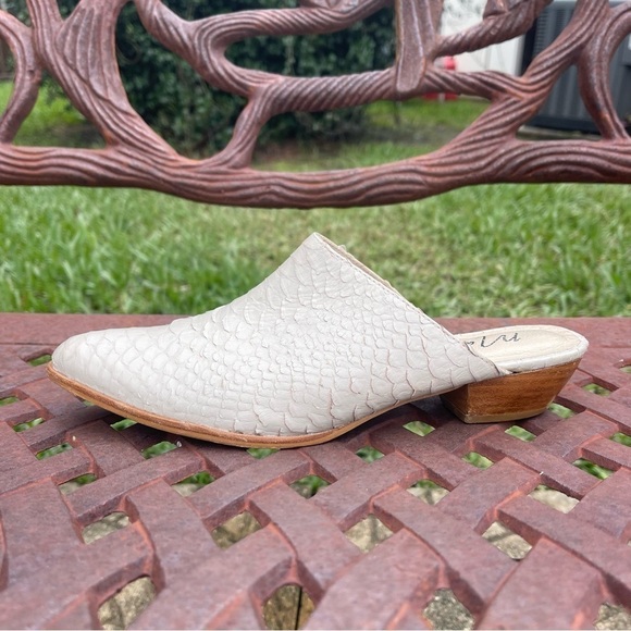 💋MATISSE Clover Taupe Leather Croc Skin Slip On Stacked Wood Heel Mules - Picture 3 of 16